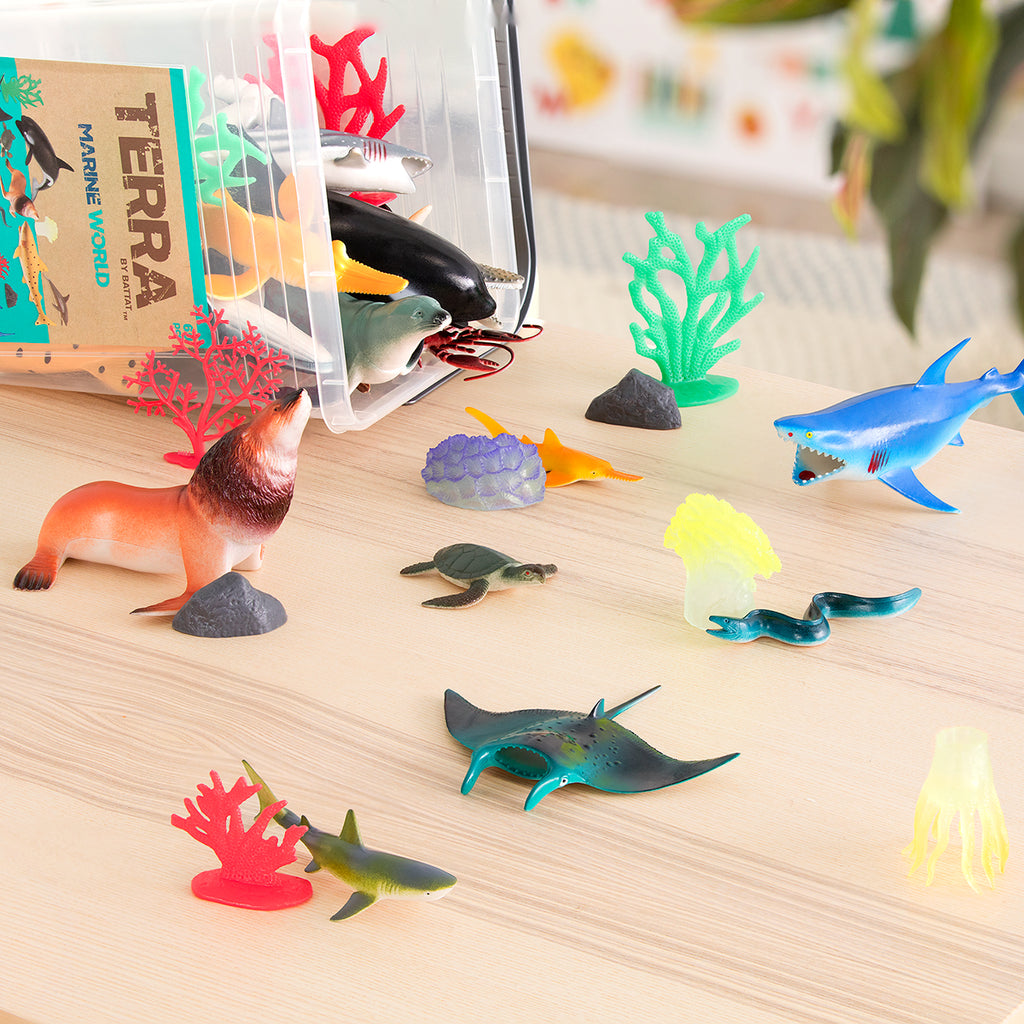 Balde con animales marinos